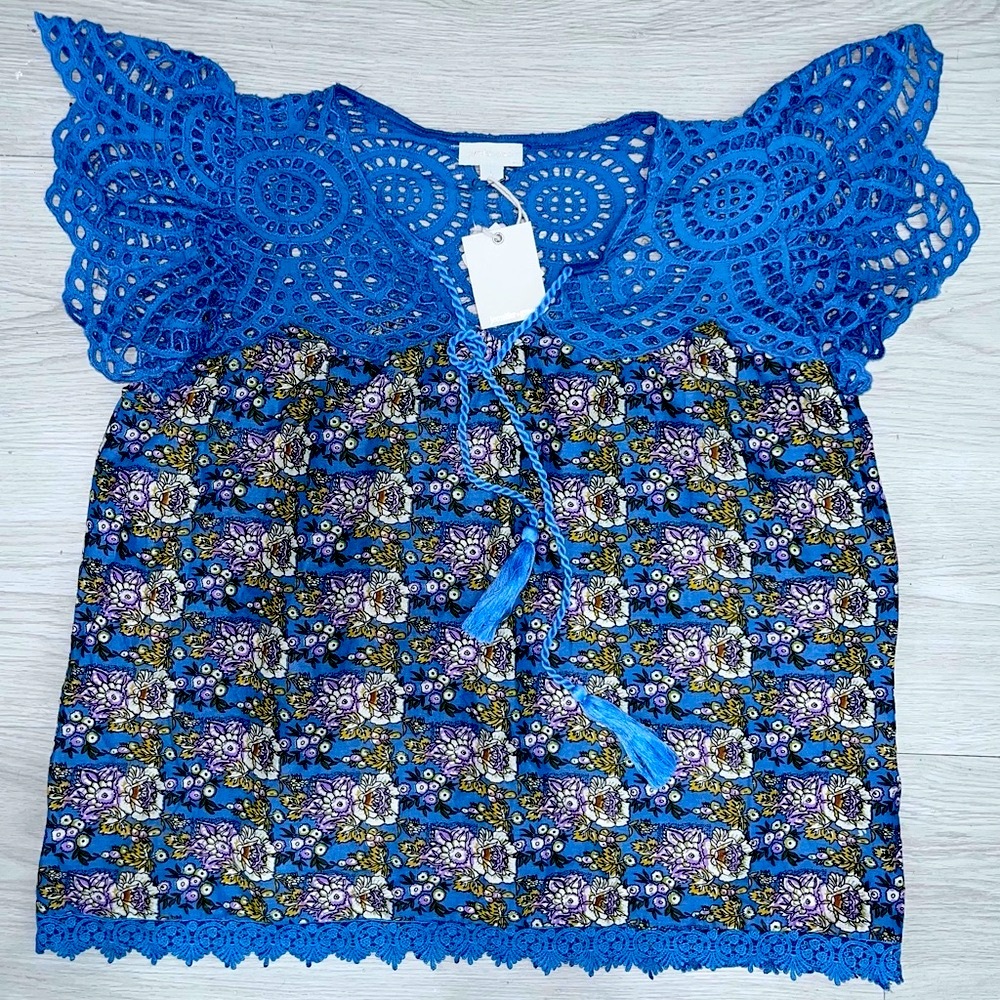 NWT Jennifer Grace Blue and Purple Lace‎ Floral Women's Top Size Small